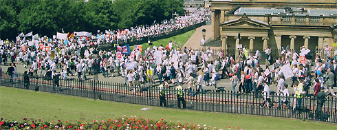 Vielfältige Protestaktionen von NGOs bei allen großen Polit-Gipfeln? Aber wer sind heute die Adressaten? Bild: Wikimedia Commons/Public Domain/Macumba